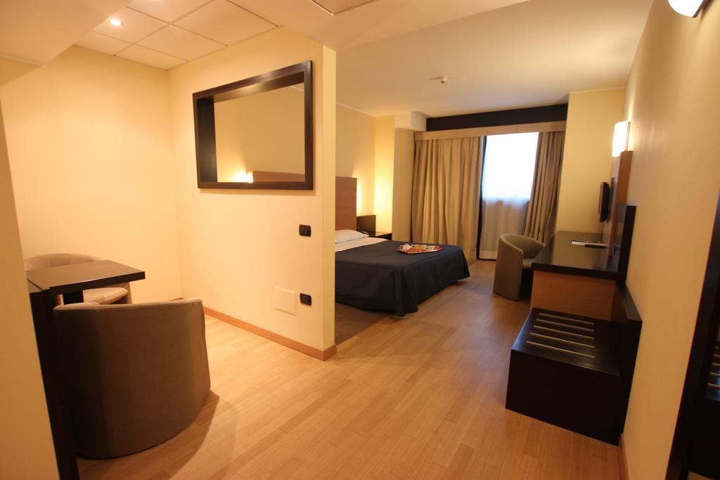 Golf Hotel Milano Opera Extérieur photo